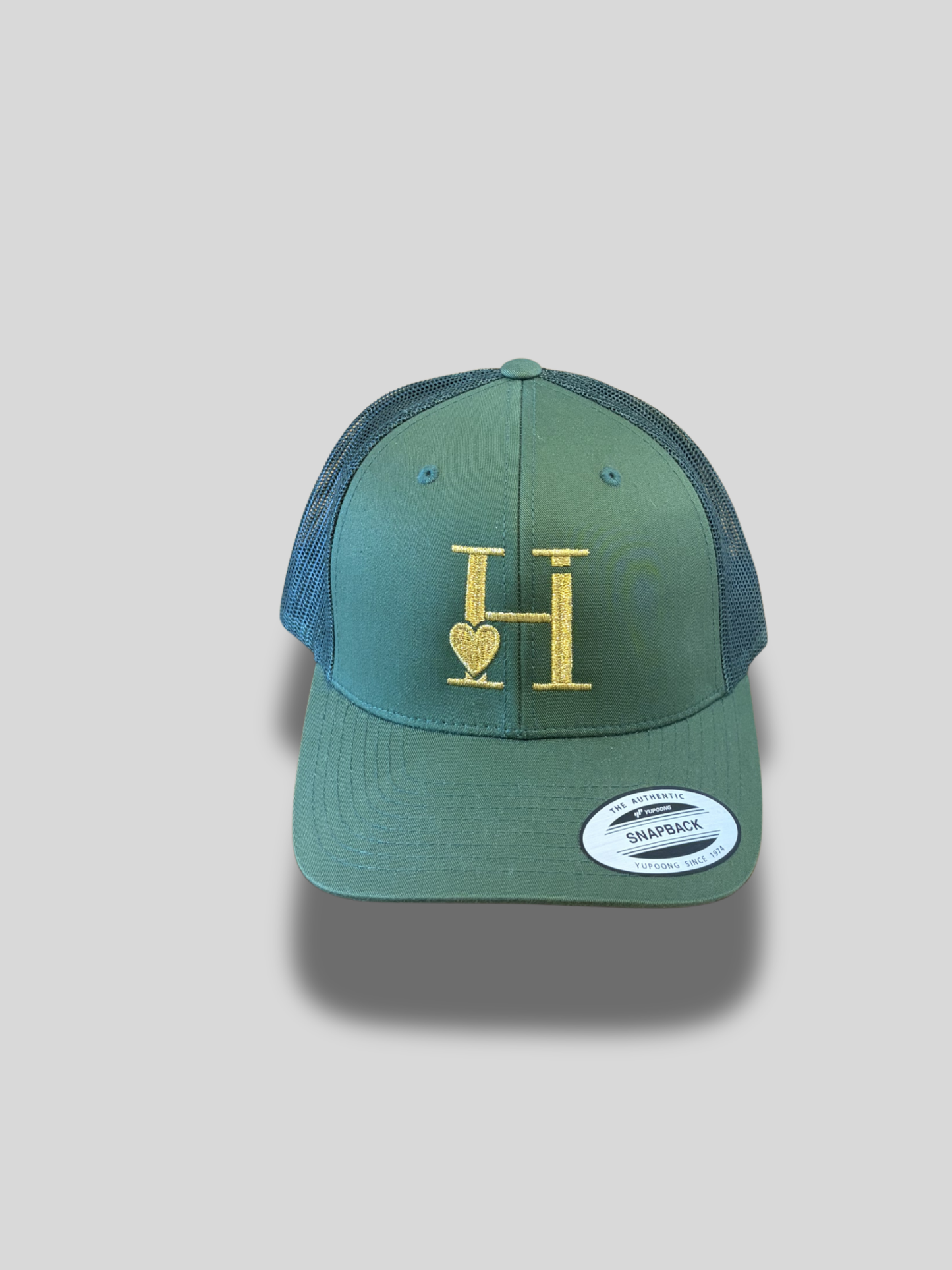 Casquette verte et jaune