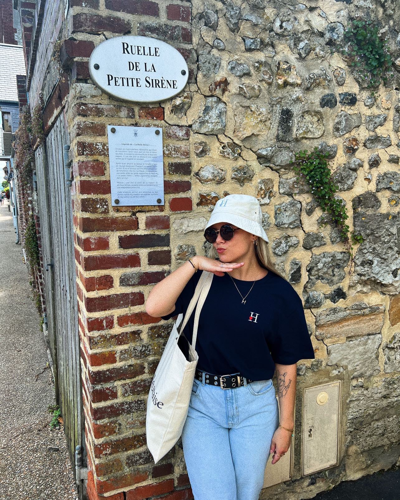 T-shirt Bleu Marine.