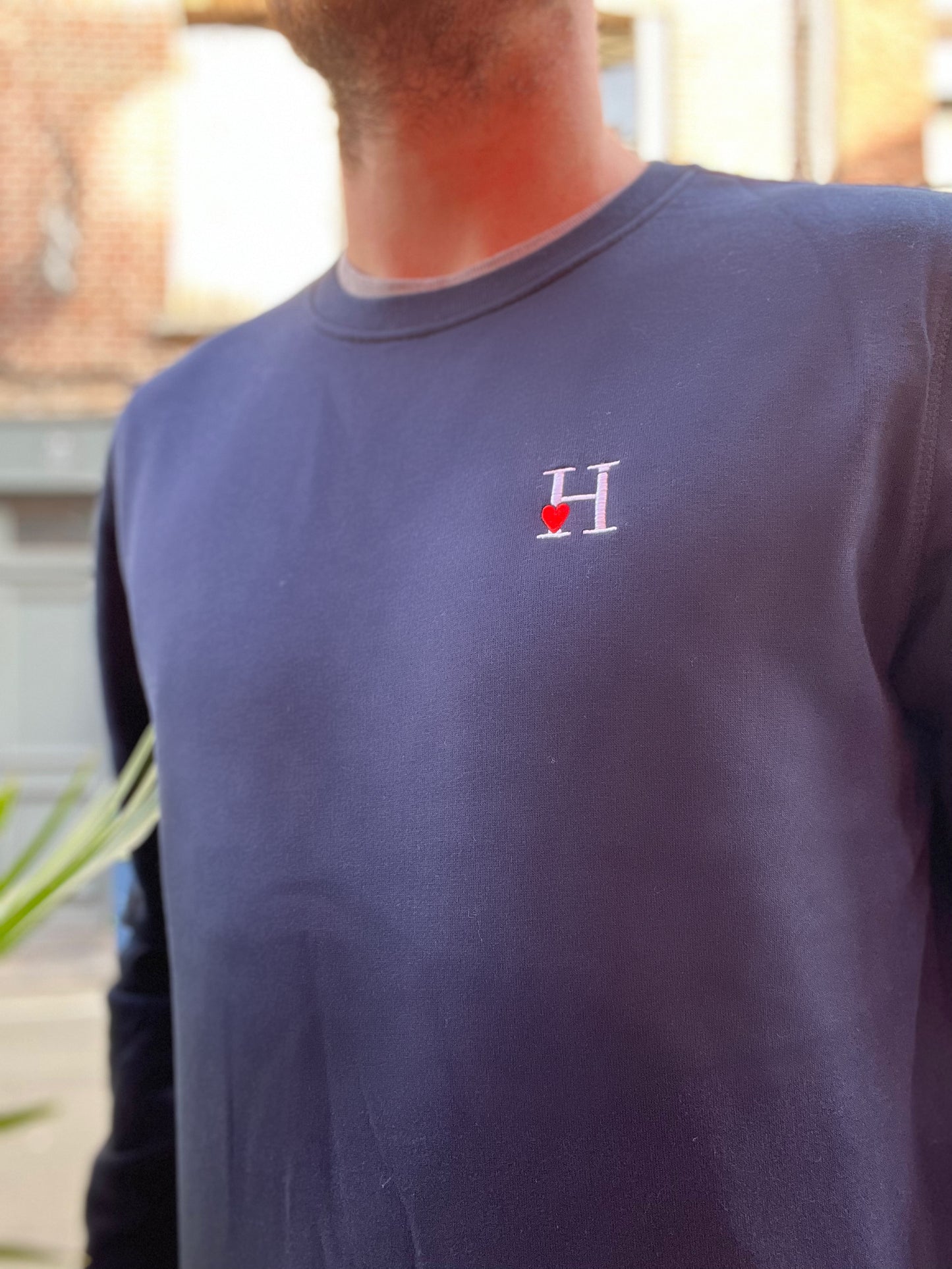 Sweat col rond unisexe bleu marine.
