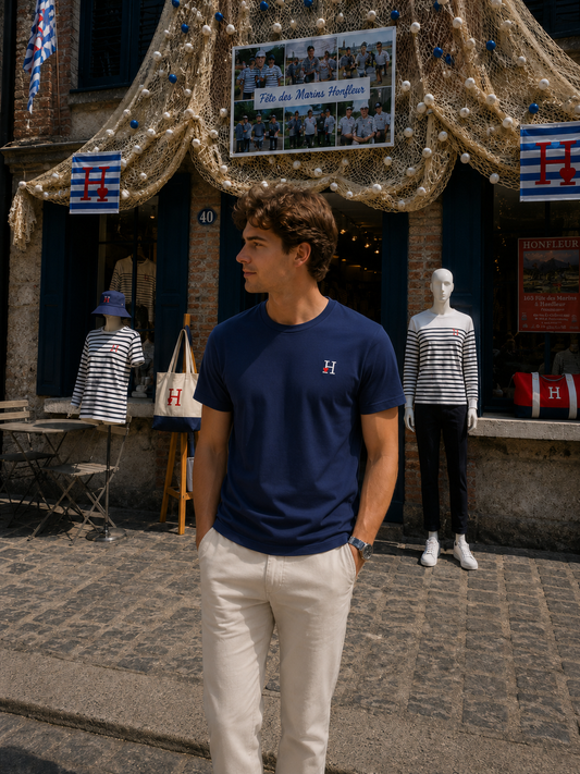 T-shirt Bleu Marine.